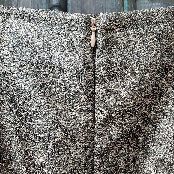 WORTHINGTON, BLACK AND GOLD SHIMMER PENCIL SKIRT, Size 4 - Picture 5 of 7